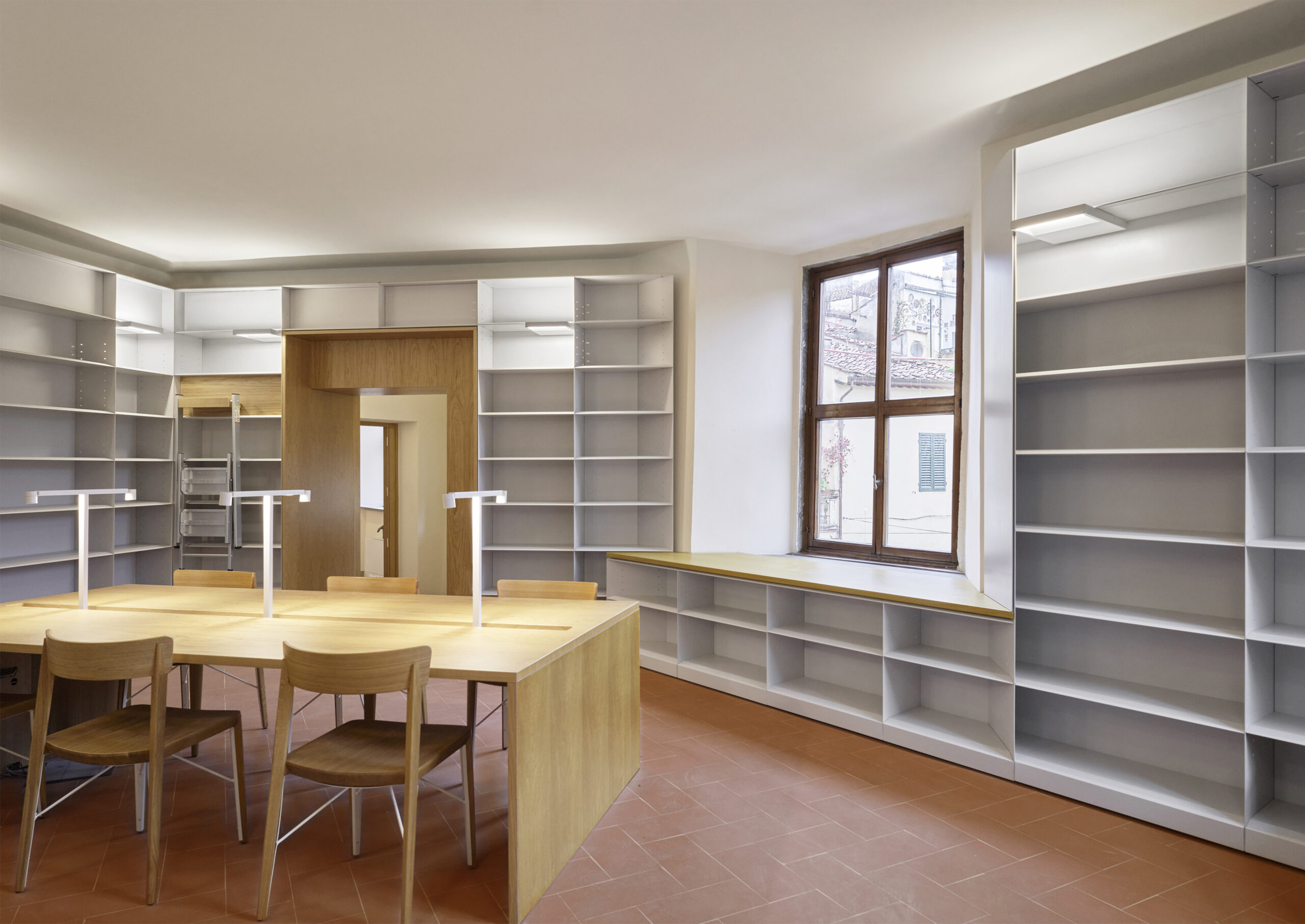 Scopri di più sull'articolo Primo Premio Architettura Toscana 2024 per gli arredi della Biblioteca della Scuola Normale Superiore di Pisa